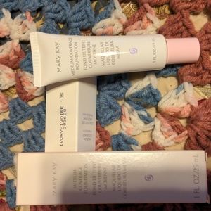 Mary Kay medium-coverage foundation ivory 105, 1floz